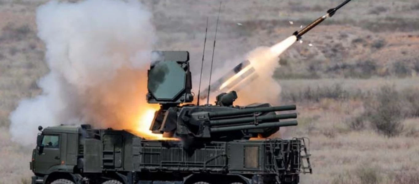 Pantsir εν δράση: Η ρωσική αεράμυνα πραγματοποίησε δοκιμές με πυρά πυροβόλων και βλήματα